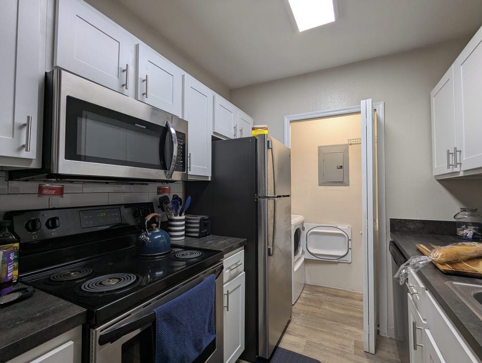 Kitchen|Laundry
Microwave-Oven-Dishwasher-Coffeemaker-Blender-Toaster