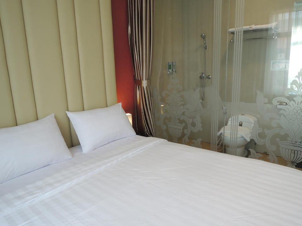 In-room safe, desk, soundproofing, iron/ironing board