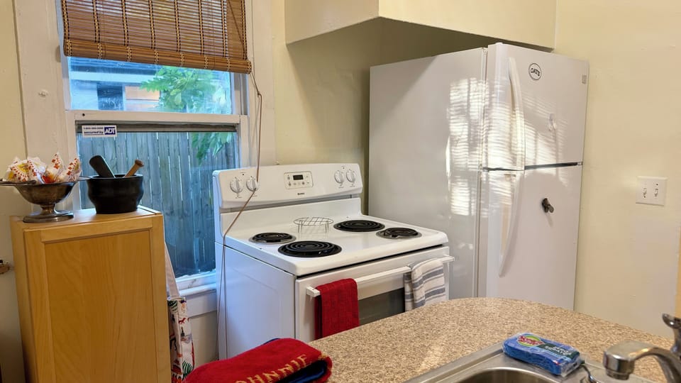 Comfort House | Private kitchen | Coffee/tea maker, electric kettle, dining tables