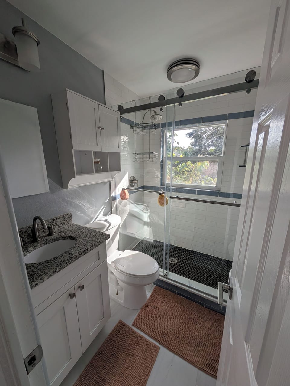 Bathroom (entry)