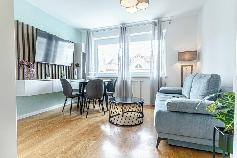 Basic Apartment | Living room