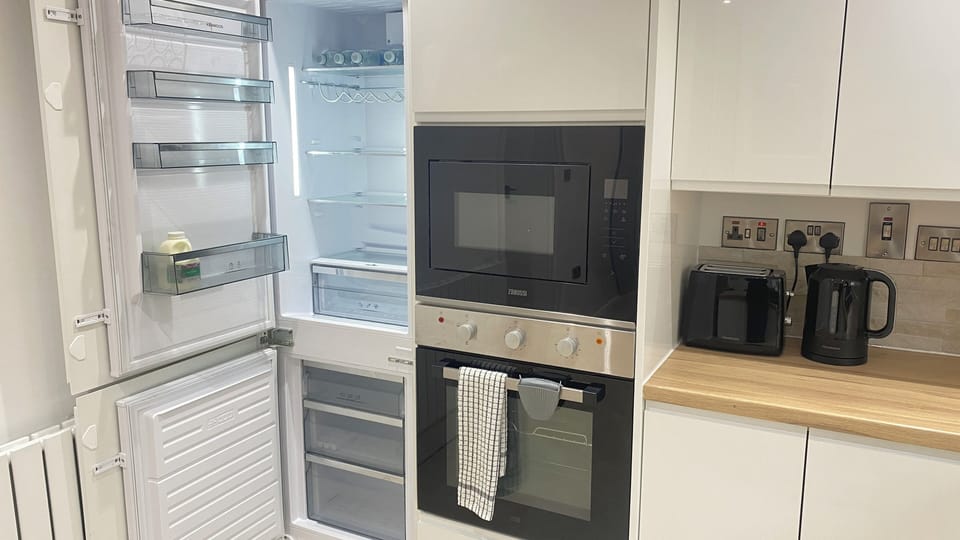 Deluxe House, Private Bathroom, Garden View (Contractors Hub) | Mini-refrigerator