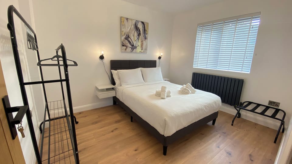 Deluxe House, Private Bathroom, Garden View (Contractors Hub) | Premium bedding, blackout drapes, iron/ironing board, free WiFi