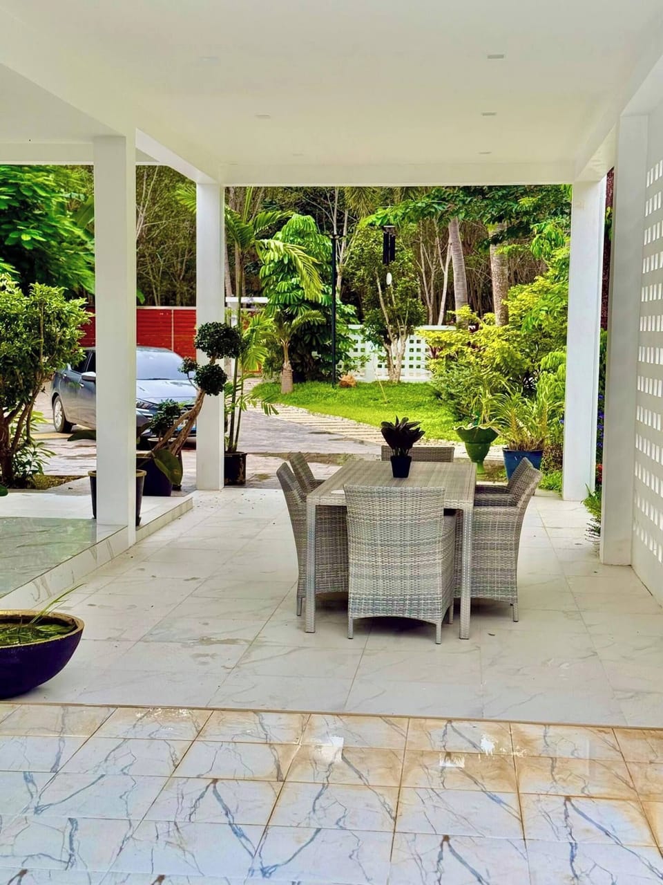 Outdoor dining