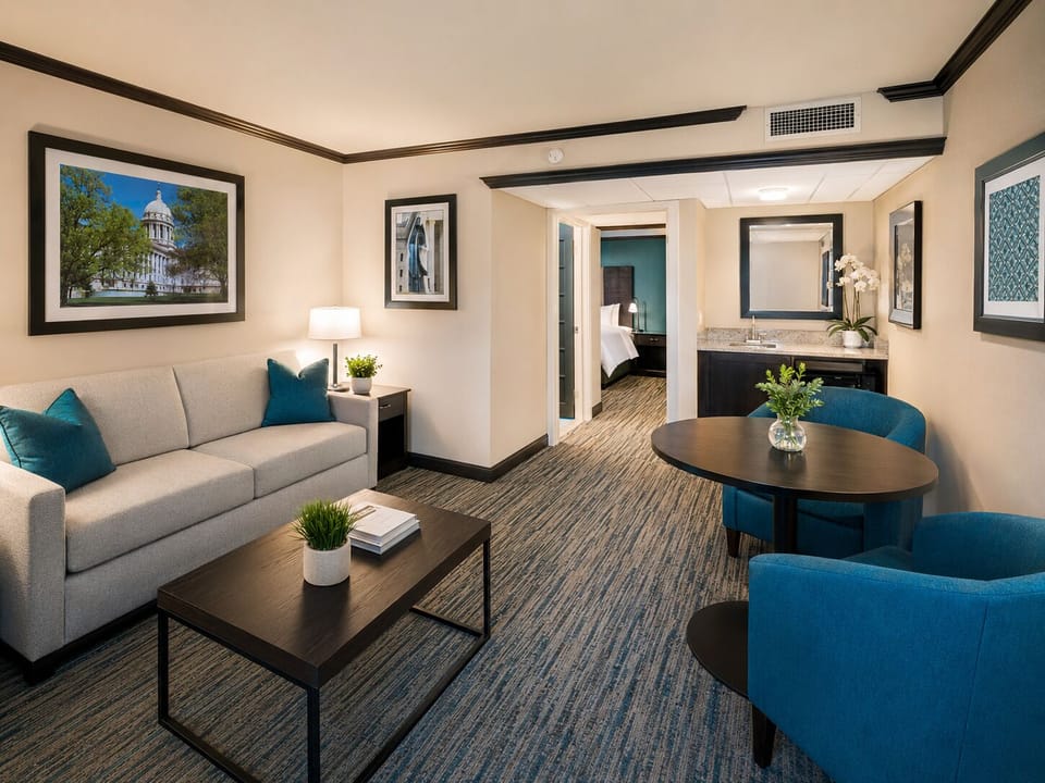 Suite, 1 Bedroom, Non Smoking | Living area | 32-inch TV with cable channels, pay movies
