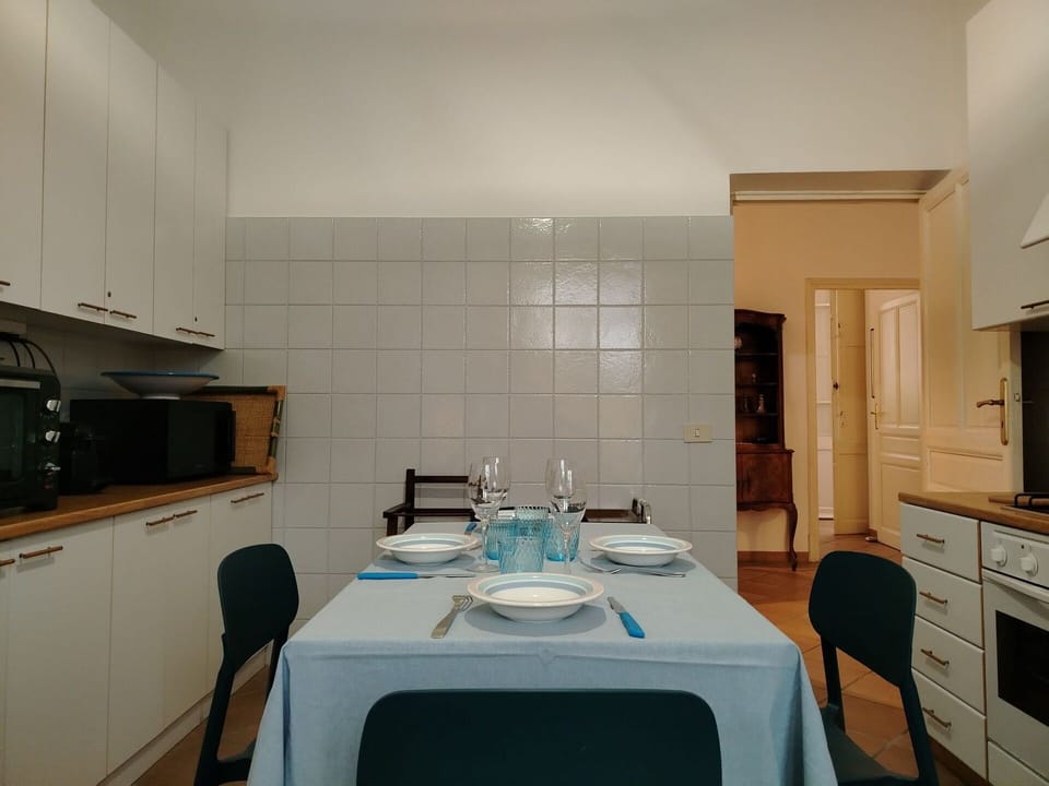 Flooring, Plumbing Fixture, Bathroom, Interior Design, Wood, Floor, Plumbing, Lighting, Tap, Furniture