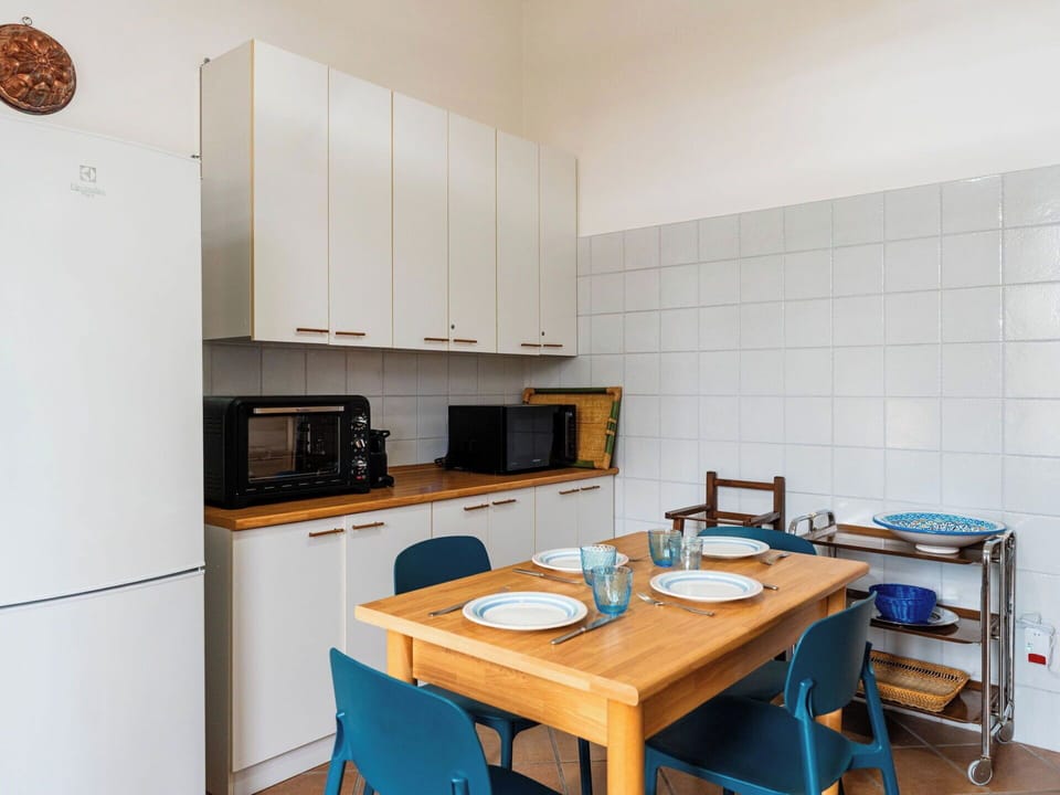 Flooring, Interior Design, Floor, Furniture, Wood, Major Appliance, Kitchen, Kitchen Appliance, Room, Ceiling