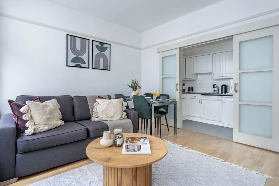 City Apartment, 1 Double Bed with Sofa bed, Non Smoking, City View | Living area | 40-inch Smart TV with satellite channels