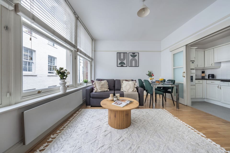 City Apartment, 1 Double Bed with Sofa bed, Non Smoking, City View | Living area | 40-inch Smart TV with satellite channels