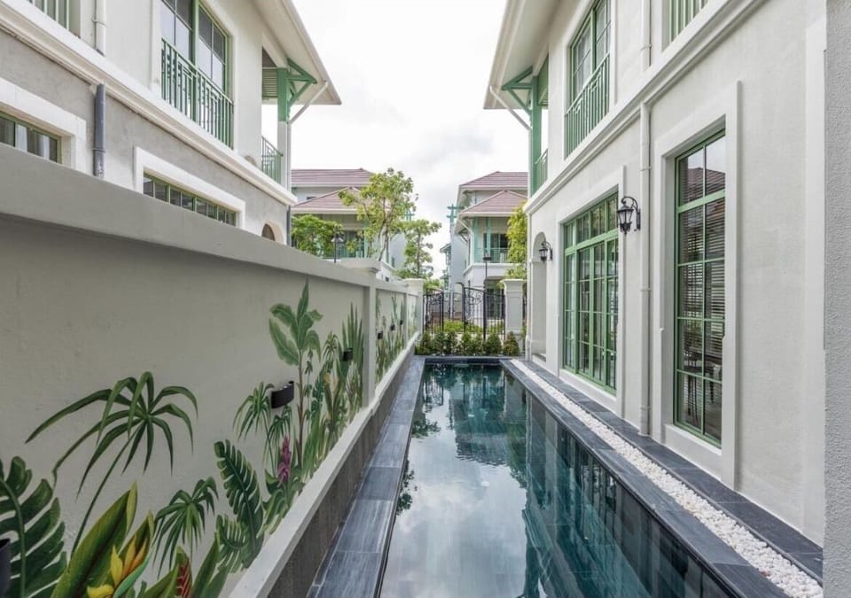 Private pool