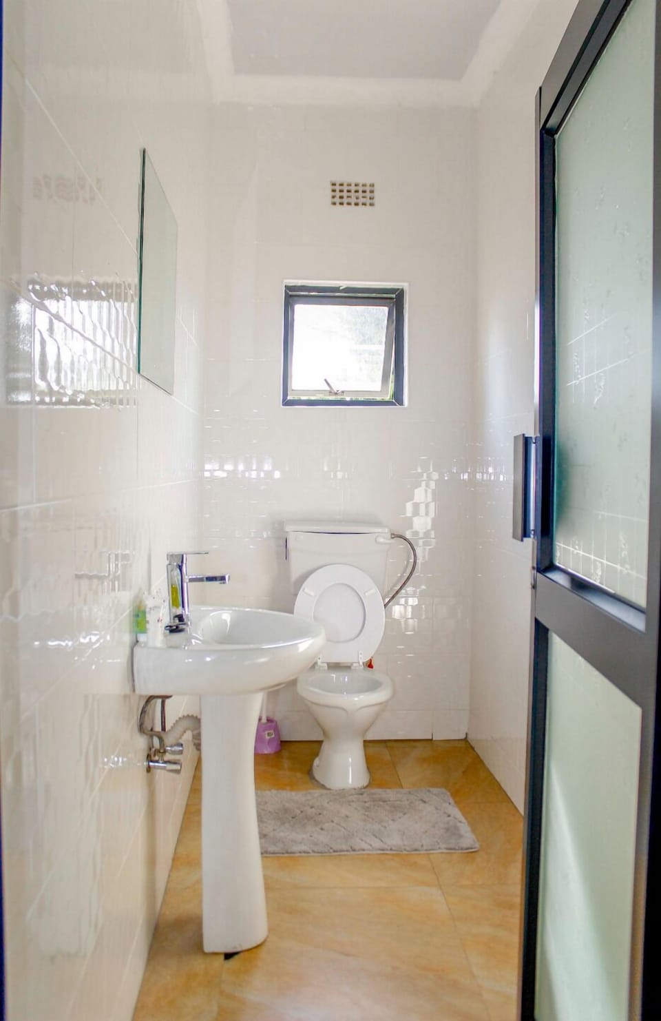 Comfort Chalet, Garden View | Bathroom | Shower, towels, soap, shampoo