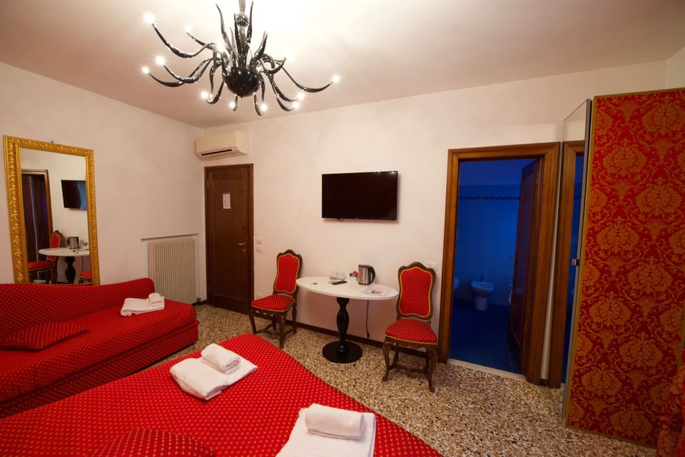 1 bedroom, desk, free WiFi, bed sheets