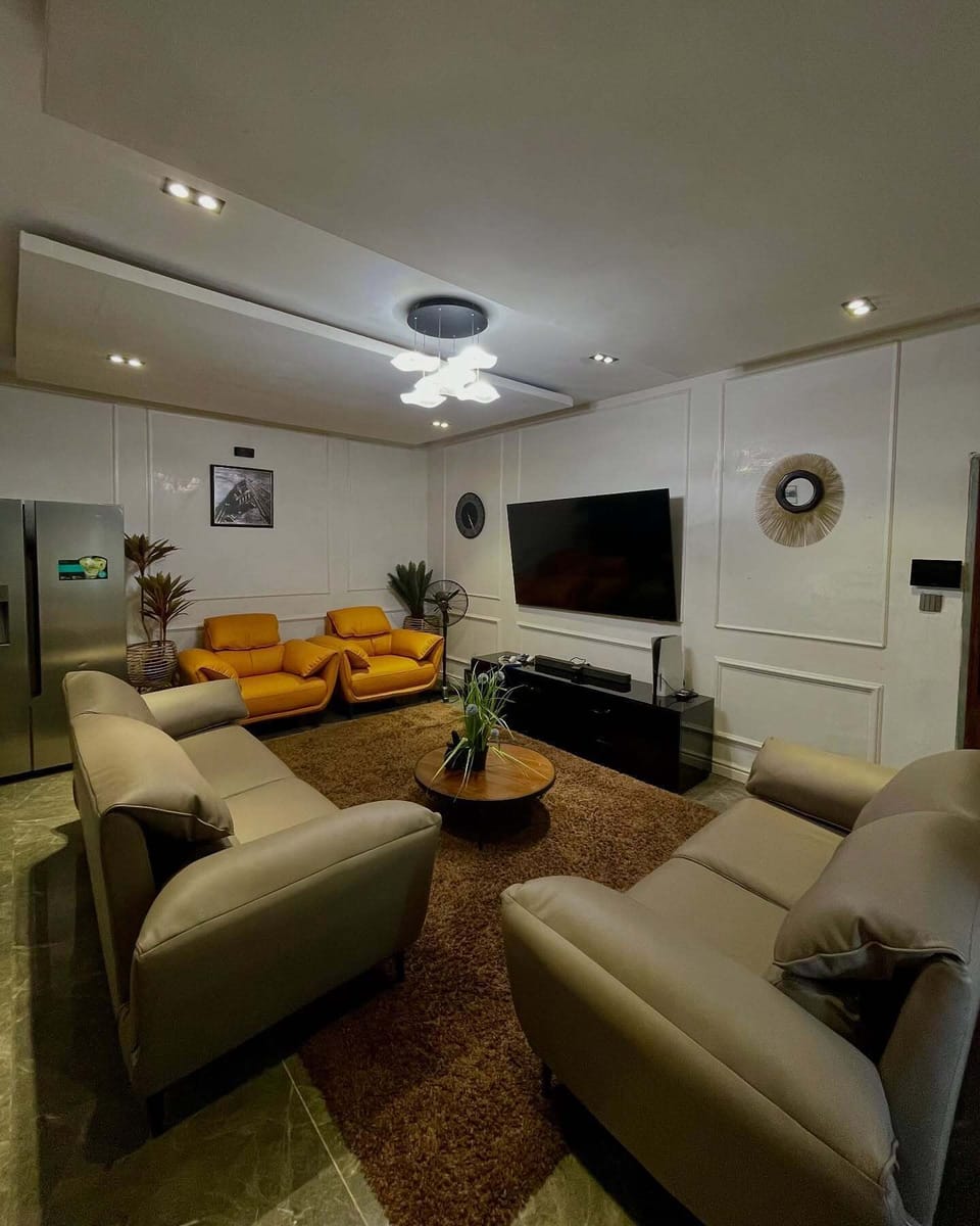 Deluxe Apartment, Balcony, City View | Living area