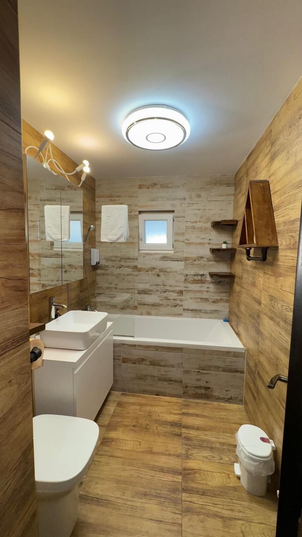Deluxe Double Room | Bathroom