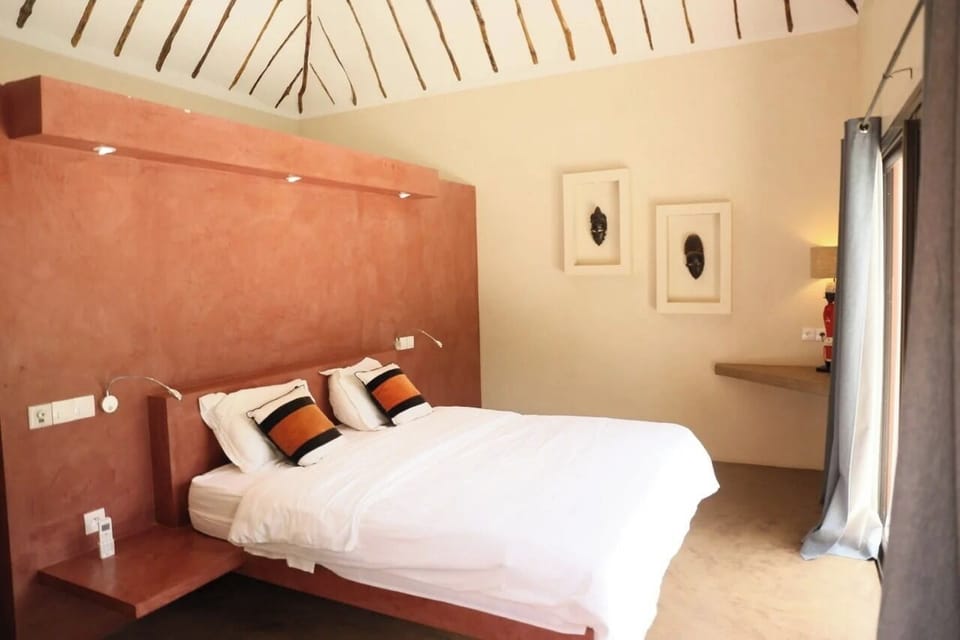 Deluxe Villa, Pool View | Iron/ironing board, free WiFi
