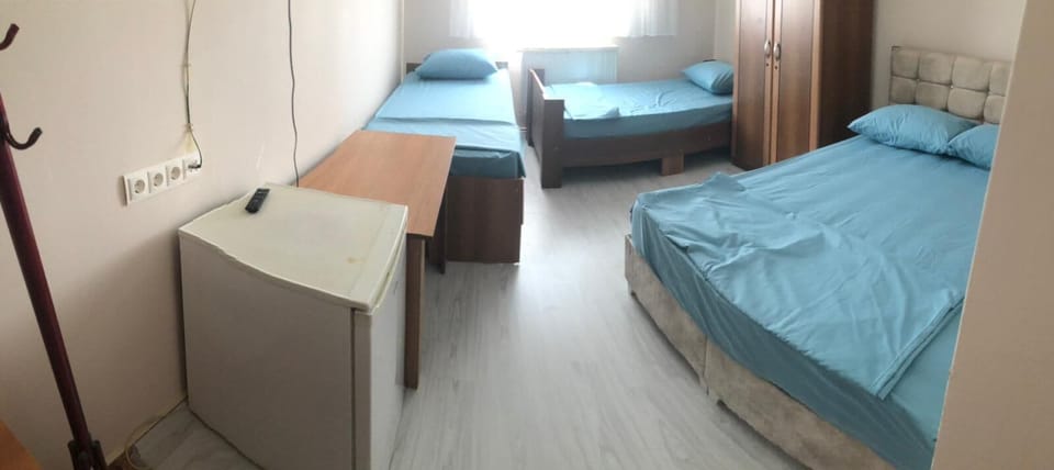 Classic Suite | Desk, laptop workspace, free WiFi