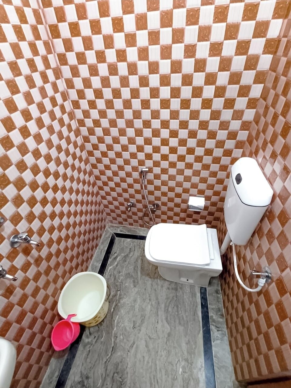 Standard Double Room | Bathroom | Slippers