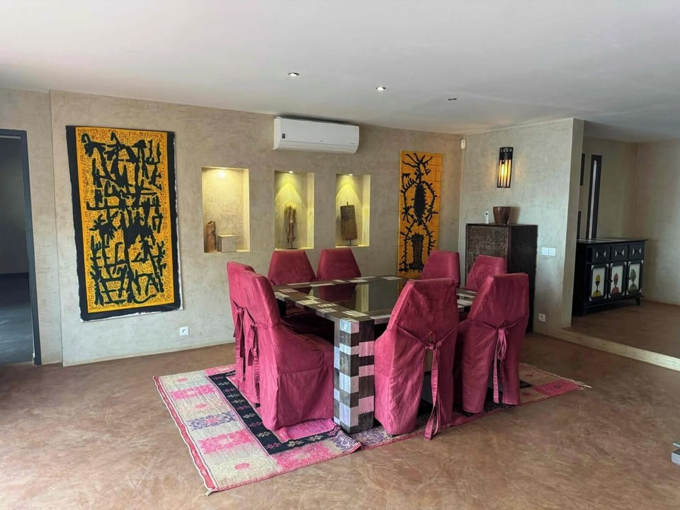 Deluxe Villa, Beach View | Living area