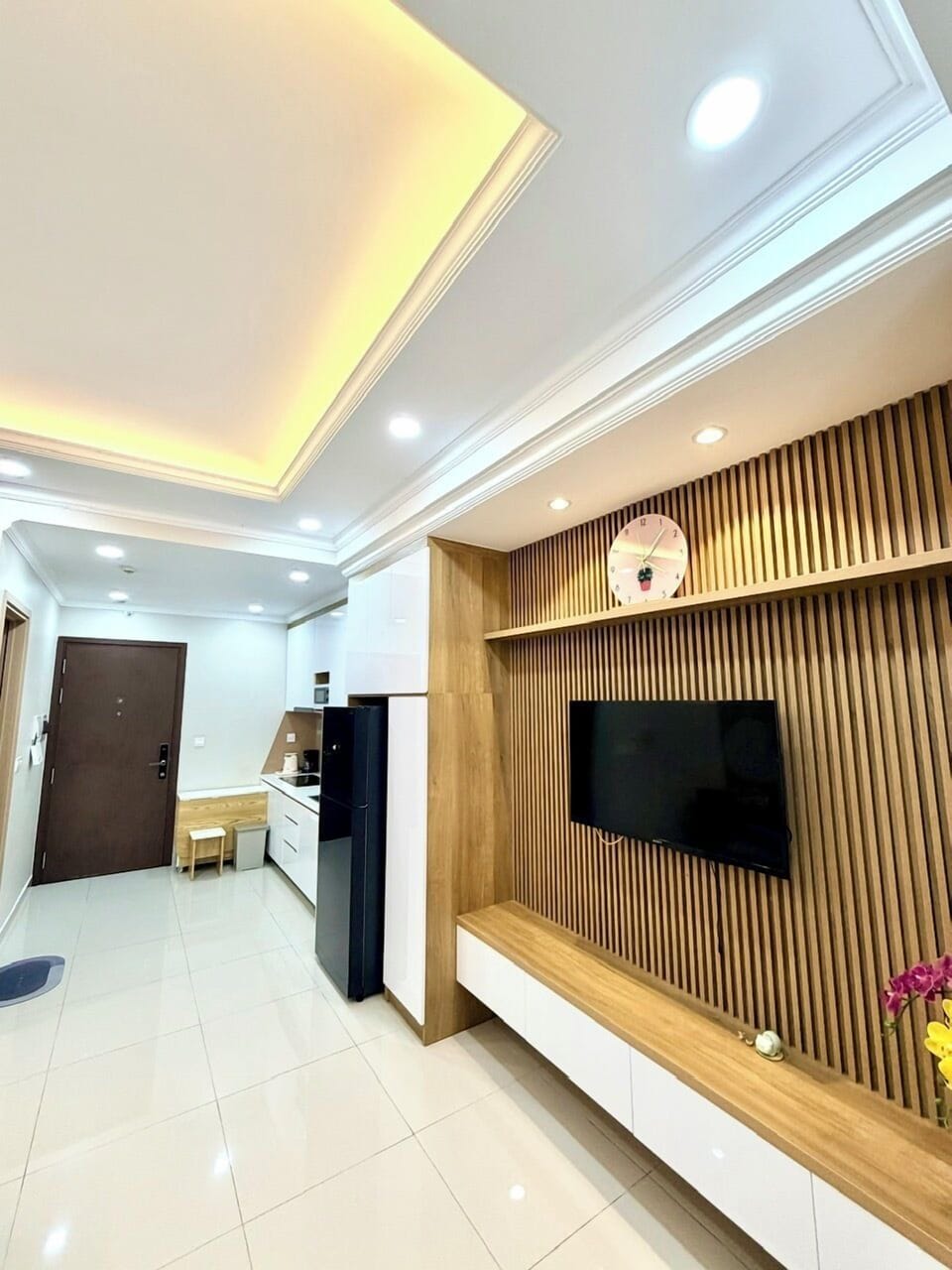 Deluxe Apartment, City View | Living area