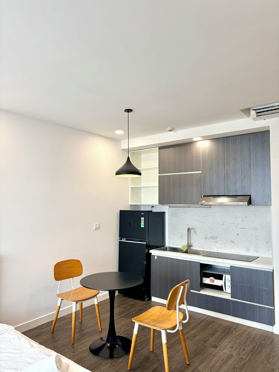 Deluxe Apartment, City View | Blackout drapes, free WiFi