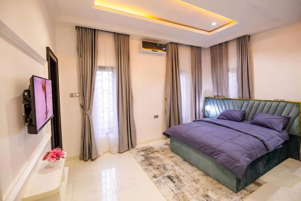 Deluxe Room, Balcony, City View | Desk, laptop workspace, blackout drapes, soundproofing