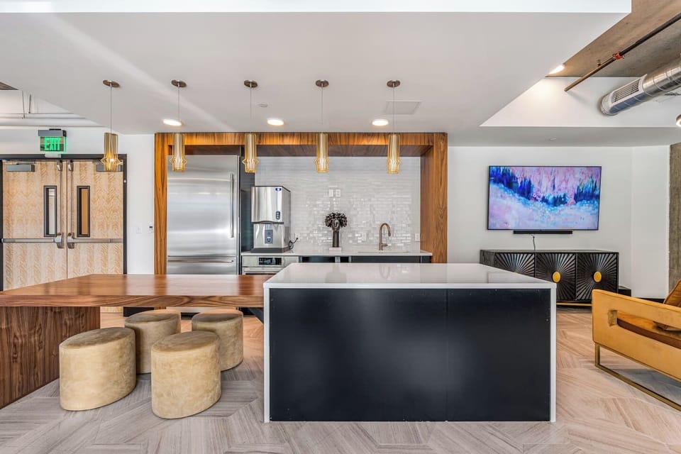 Rentable Chef`s Kitchen. Inquiry if you would like to use this 5 star kitchen.