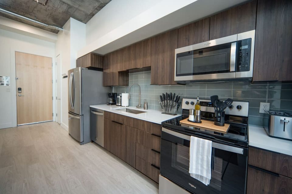 Fully stocked kitchen with all that you need. Pots, pans, bakeware, salt +pepper, and olive oil!!