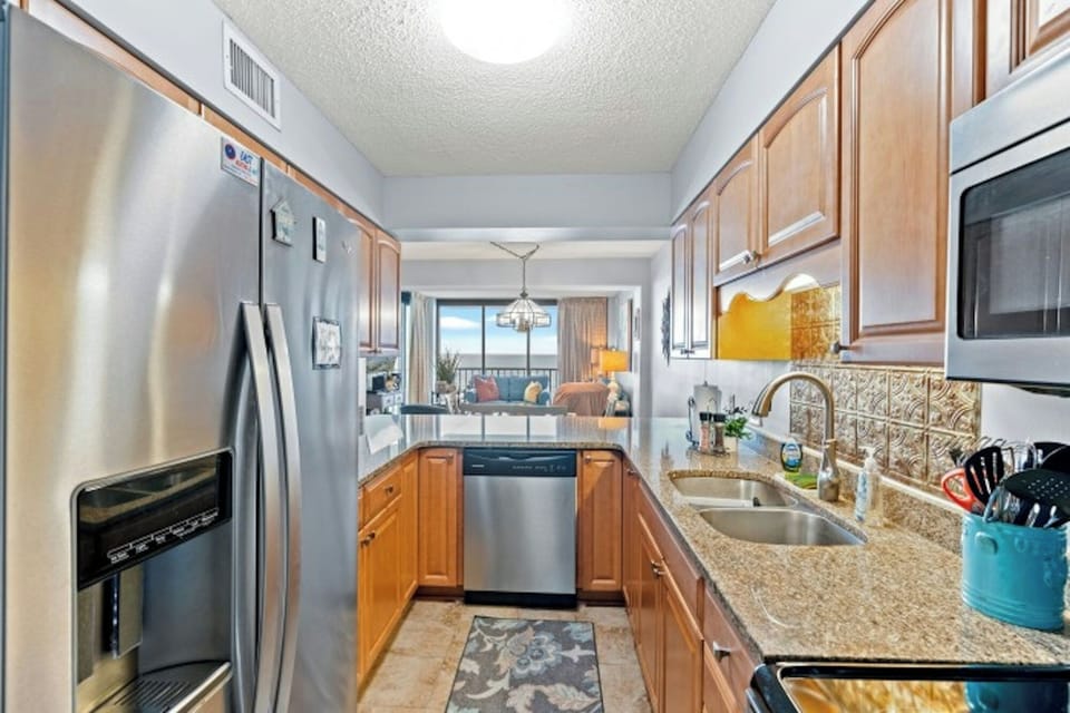 All modern appliances to make meal preparation a breeze.