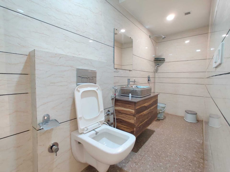 Shower, free toiletries, slippers, towels