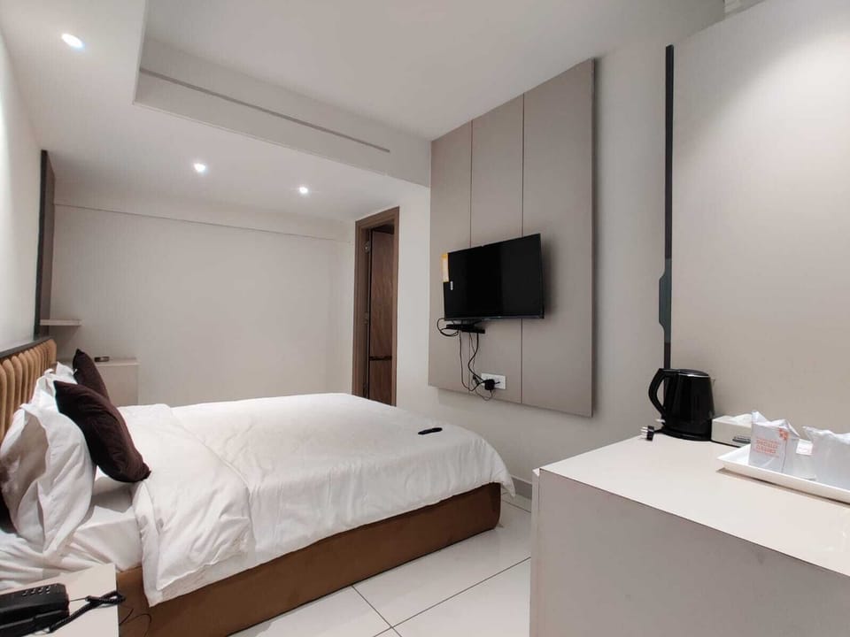 Desk, laptop workspace, free WiFi