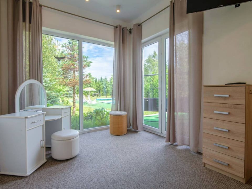 House | 4 bedrooms, individually furnished
