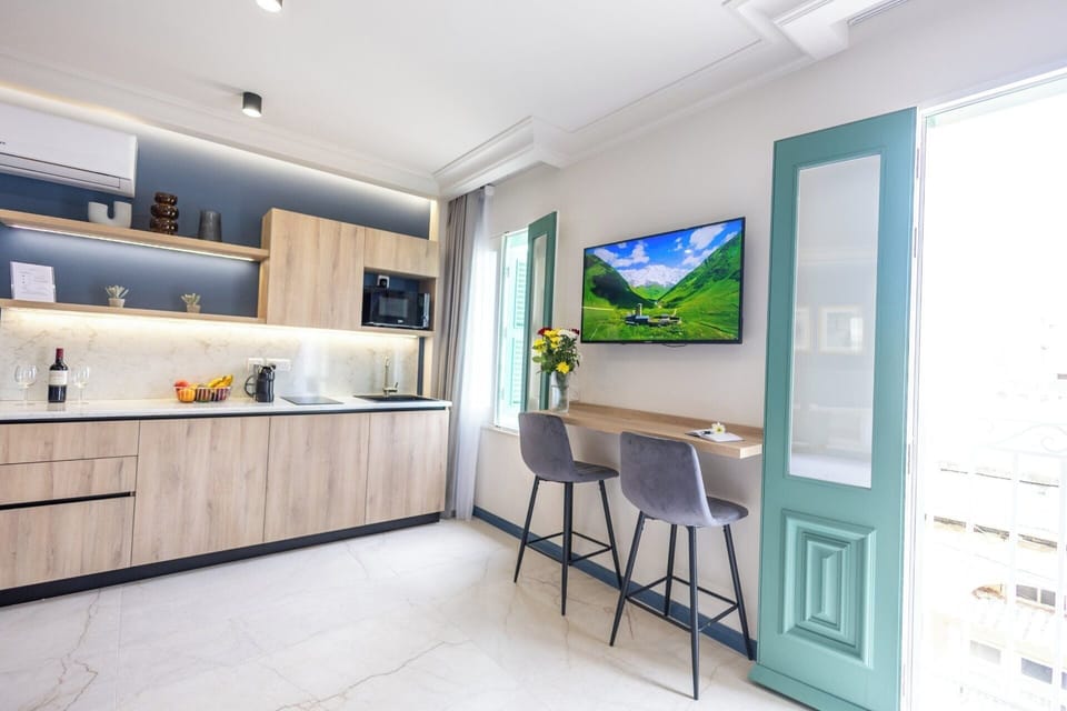 Superior Double Room, Balcony | Private kitchenette | Mini-fridge, microwave, stovetop, espresso maker