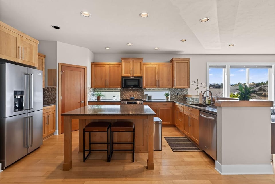 Stainless steel appliances and lots of cupboard storage for your shopping
