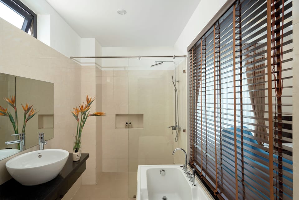 Premier Deluxe Double or Twin, Balcony with View | Bathroom | Combined shower/tub, free toiletries, hair dryer, slippers