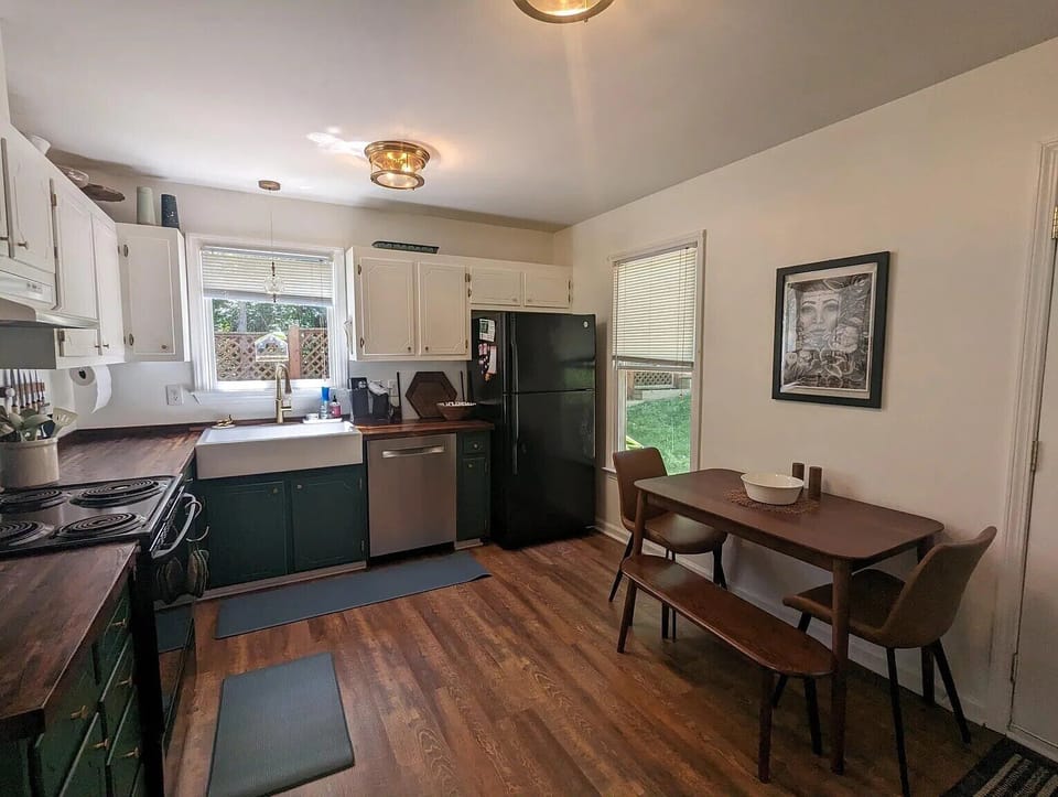 Furniture/decor may vary slightly from photos but will be of similar quality
