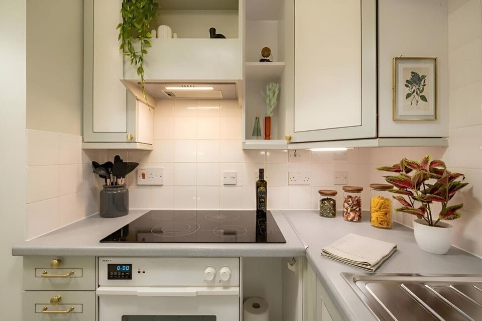 Flat8-CharingCross-Kitchen-4