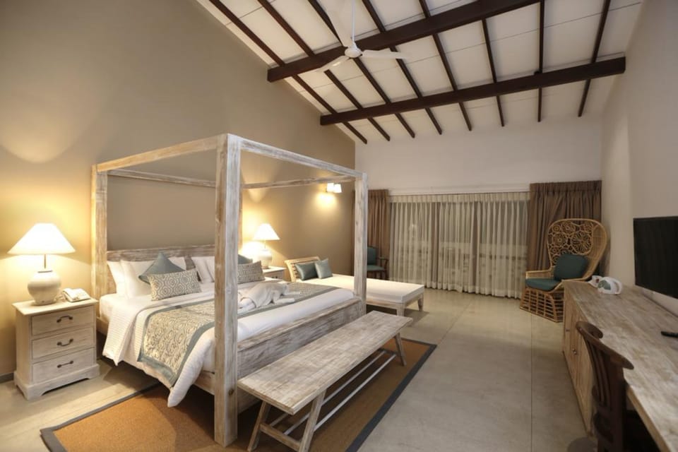 Suite | In-room safe, desk, soundproofing, iron/ironing board