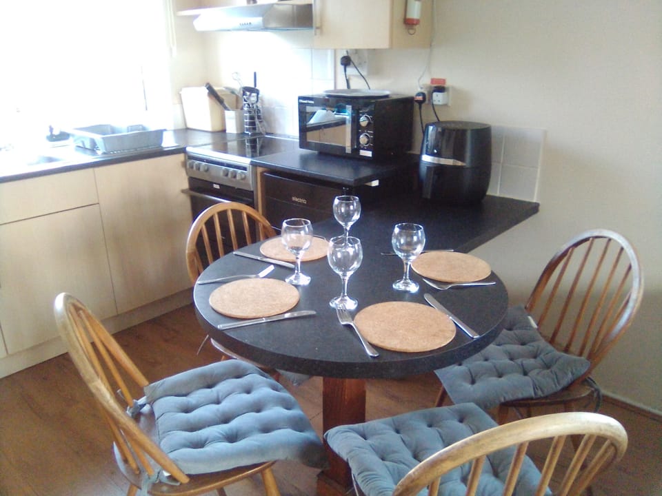 Dining for 4 with all you need.