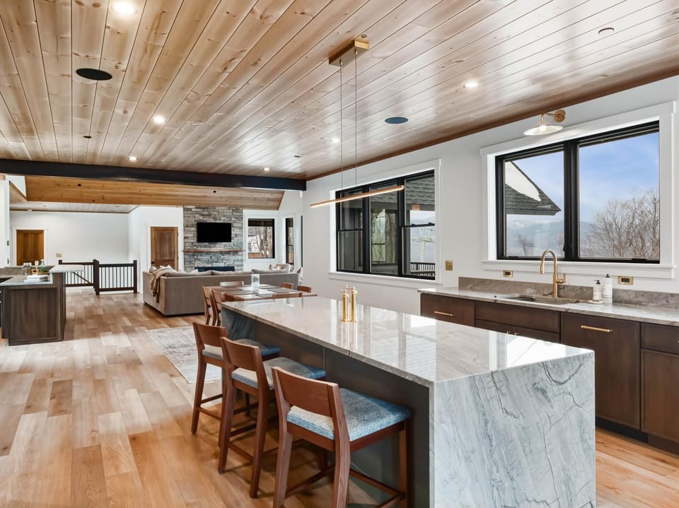 Lift Twenty Lodge (2327)