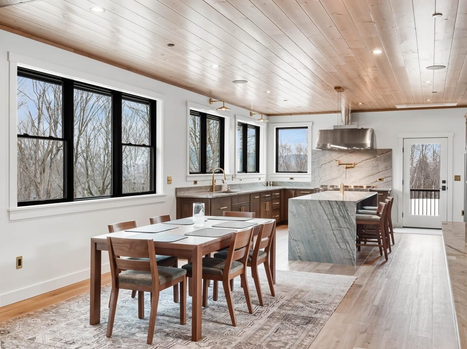 Lift Twenty Lodge (2333)