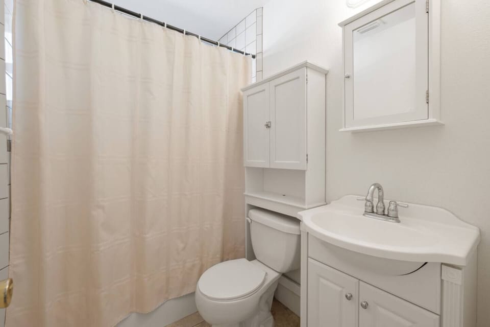 Full Bathroom