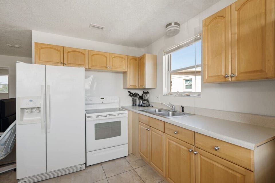 Full Kitchen