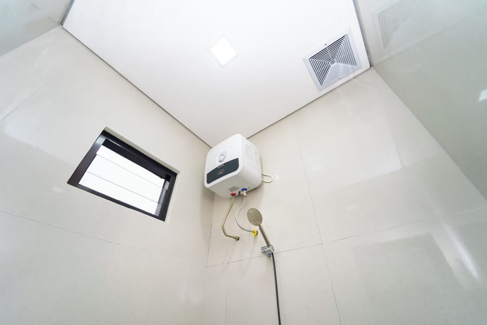 Standard Single Room | Bathroom | Shower, towels