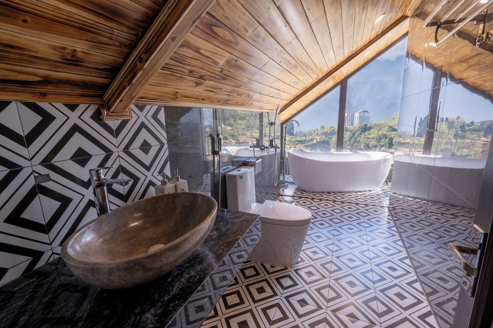 Senior Room, Mountain View | Bathroom | Designer toiletries, hair dryer, slippers, bidet