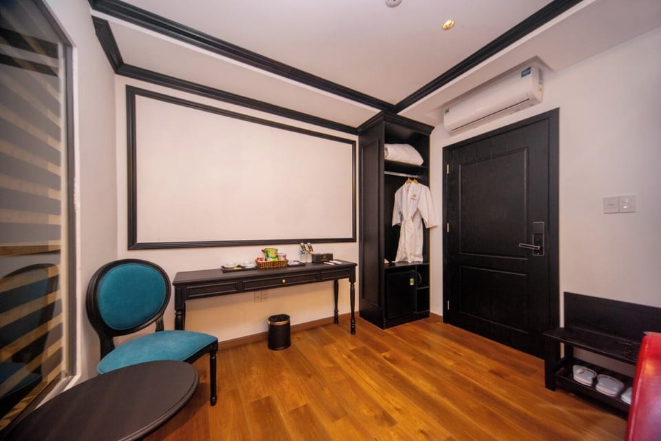 Suite | Desk, soundproofing, free WiFi, bed sheets