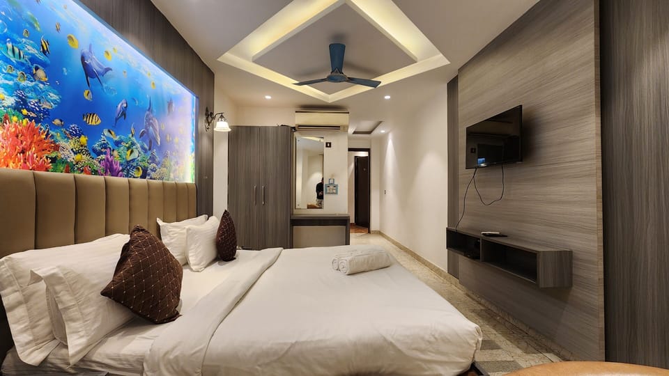 Deluxe Double Room, City View | In-room safe, desk, laptop workspace, soundproofing