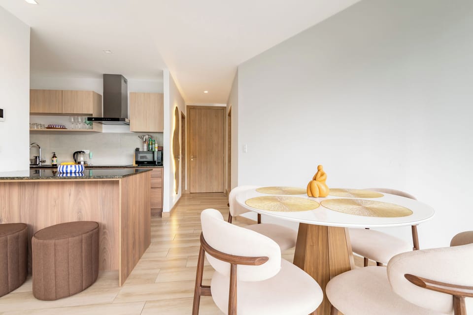Deluxe Apartment, Hill View | Private kitchen | Stovetop, cookware/dishes/utensils