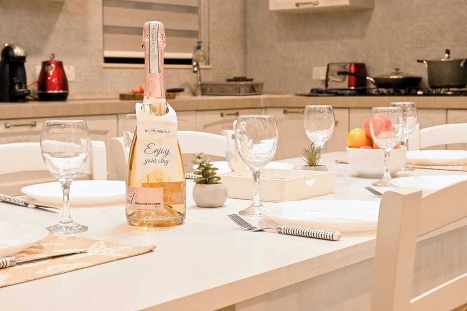 Family Apartment, 3 Bedrooms, Balcony (Xlendi bay wonderfull 3 bdr apart) | Dining