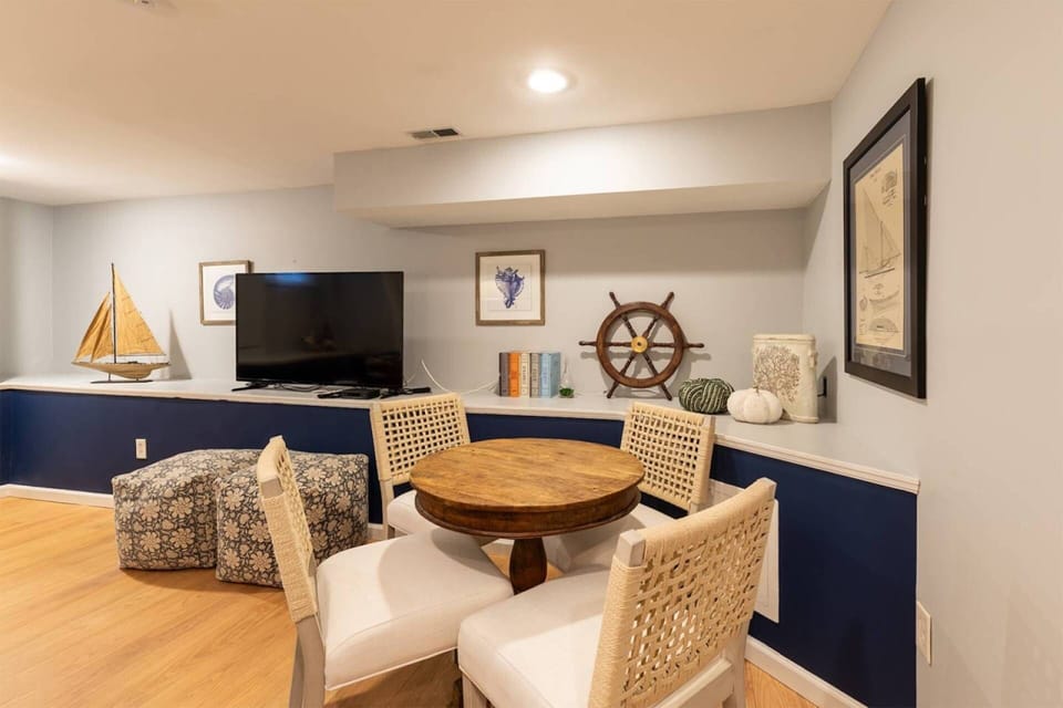 The dining space in the apartment seats 4.
