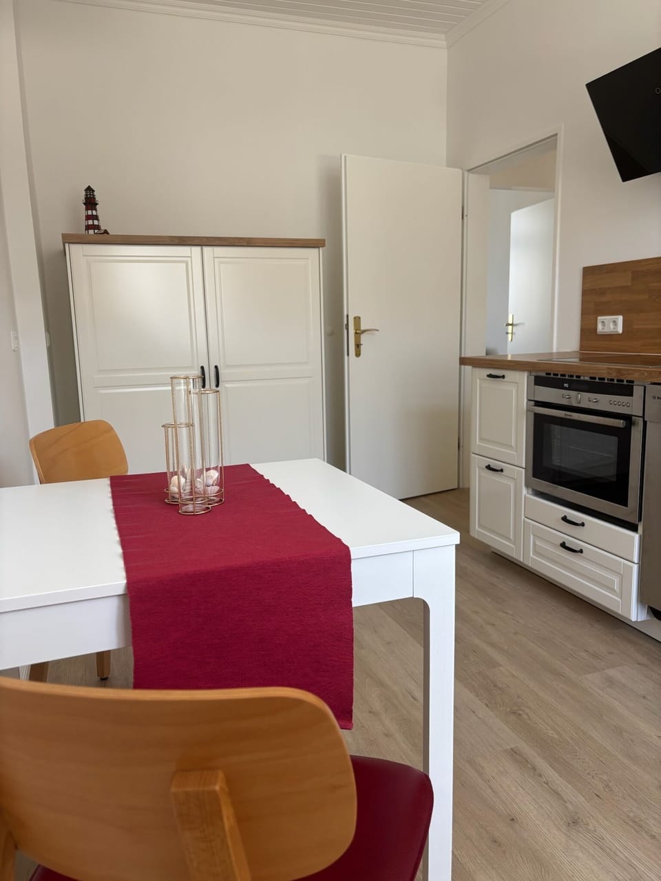 Comfort Apartment, 1 Bedroom, Partial Ocean View | In-room dining